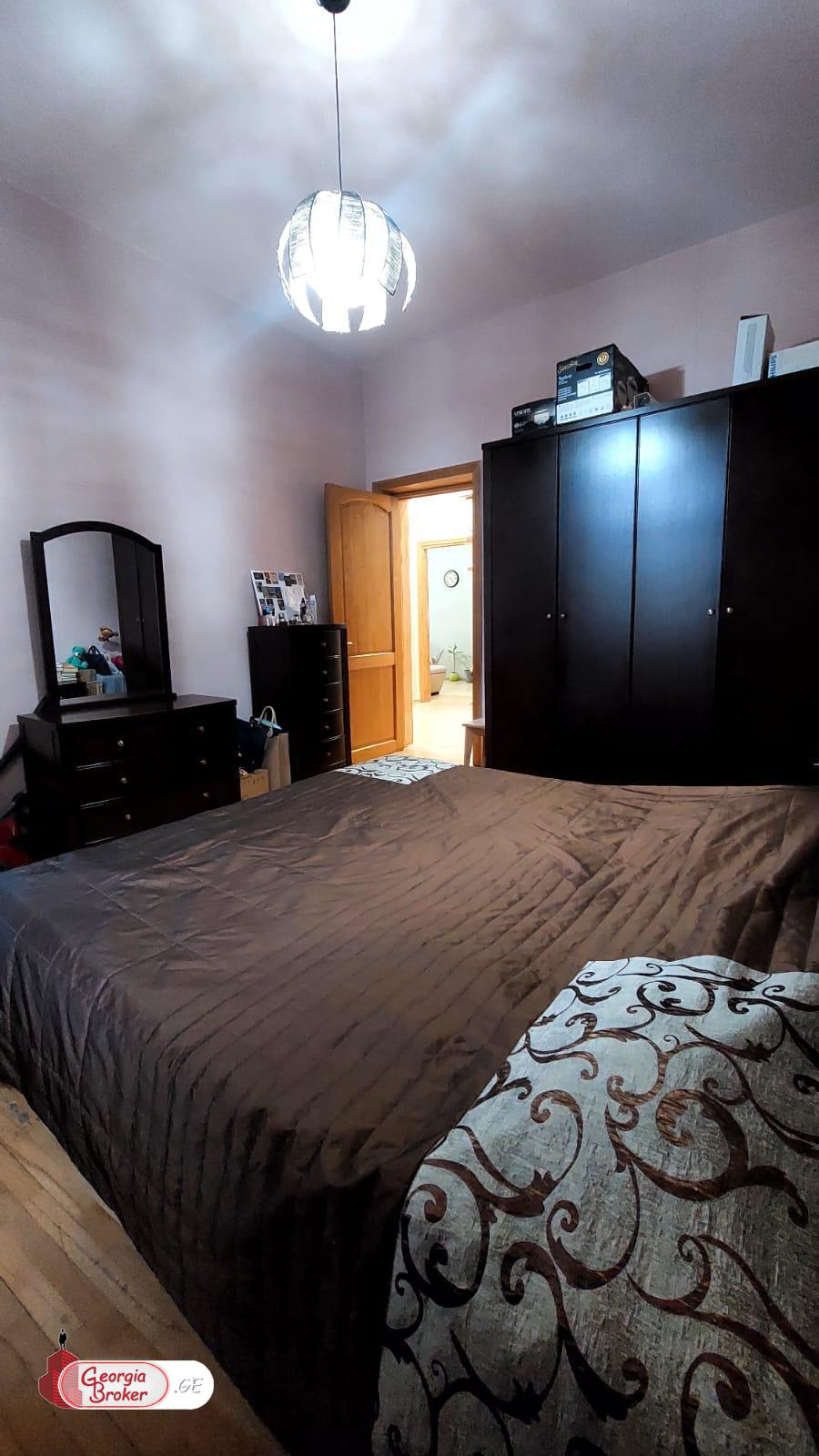 продается квартира с новым ремонтом 5-комнат